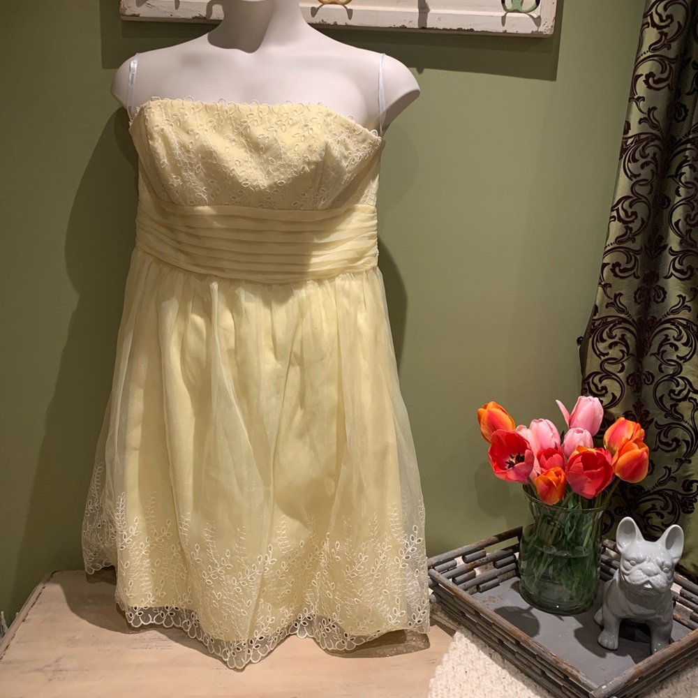 Pretty yellow dress. Size 16.